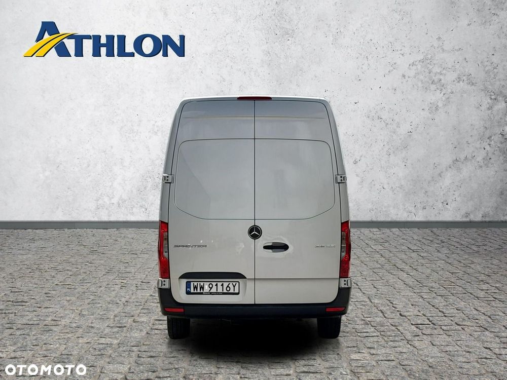 Mercedes-Benz Sprinter - 4