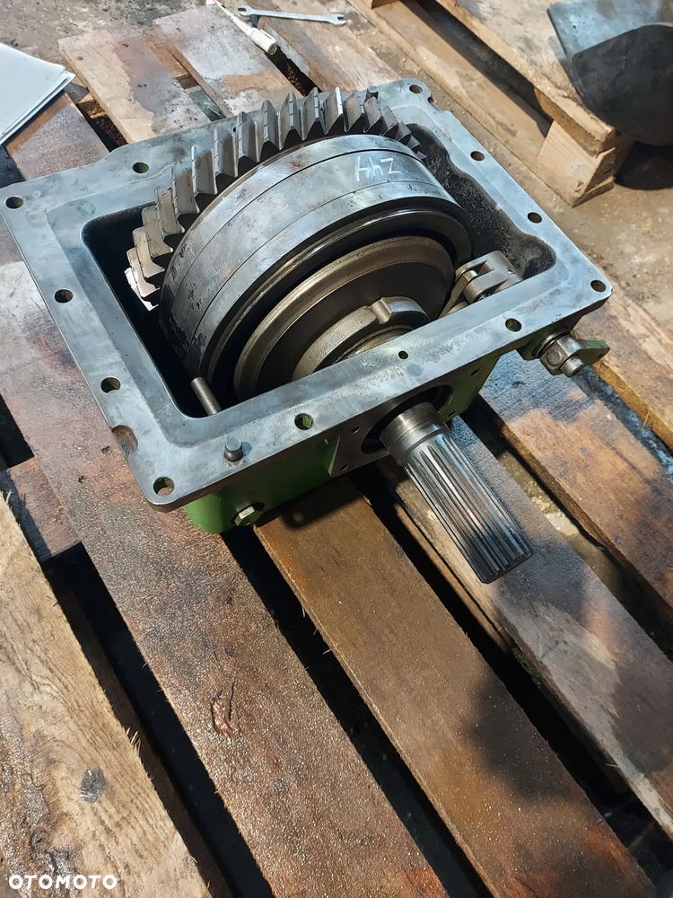 Przystawka przedniego napędu R134577 R124197 Z44 JOHN DEERE 6910 2000R