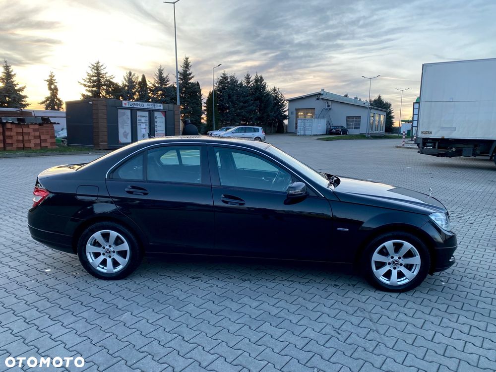 Mercedes-Benz Klasa C 180 BlueEFFICIENCY 7G-TRONIC Elegance - 6