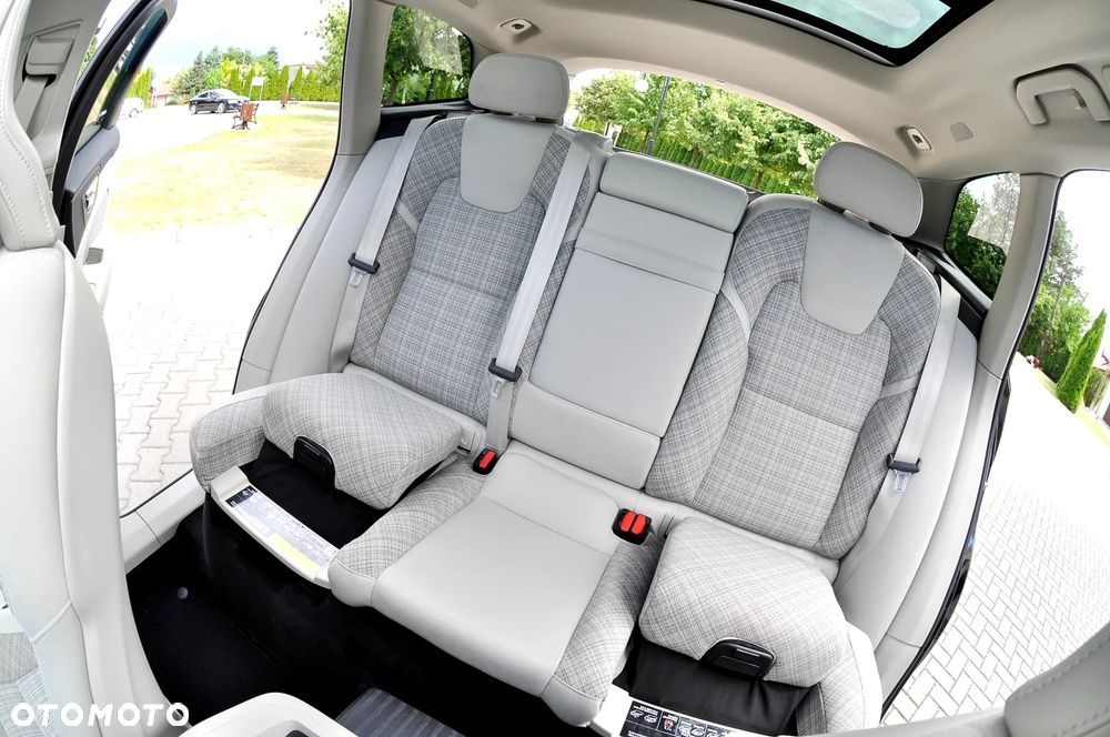 Volvo XC 60 T6 Plug-In Hybrid AWD Core - 24