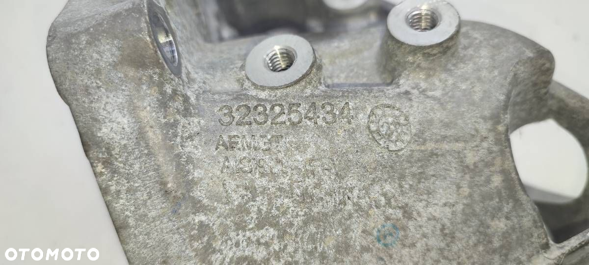 ŁAPA MOCOWANIE PODPORA PÓŁOSI VOLVO S90 B5 2.0 II 32325434 - 2