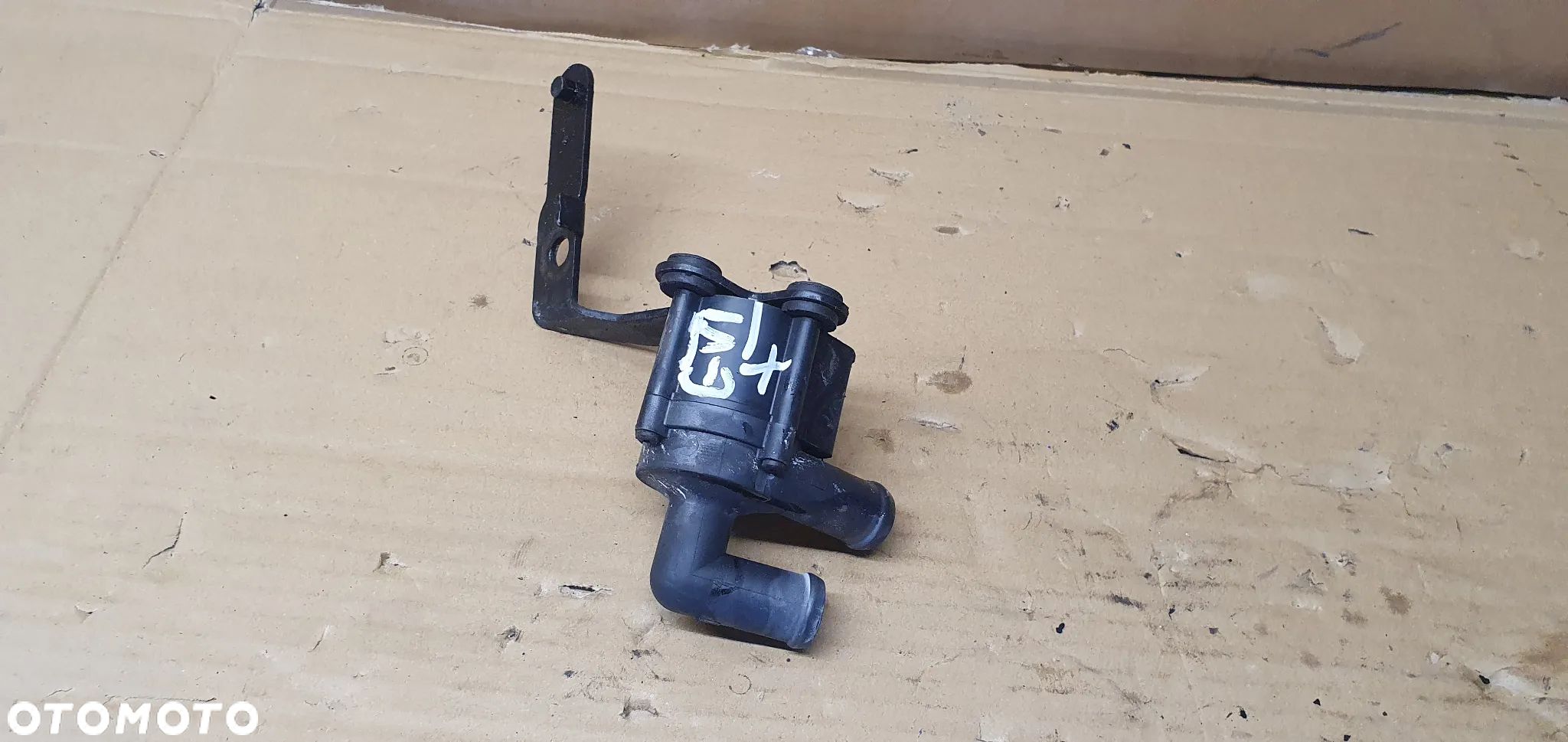 Dodatkowa pompka obiegu wody elektrozawór VW Golf VI 6 Plus 1.6 TDI 5N0965561 - 1