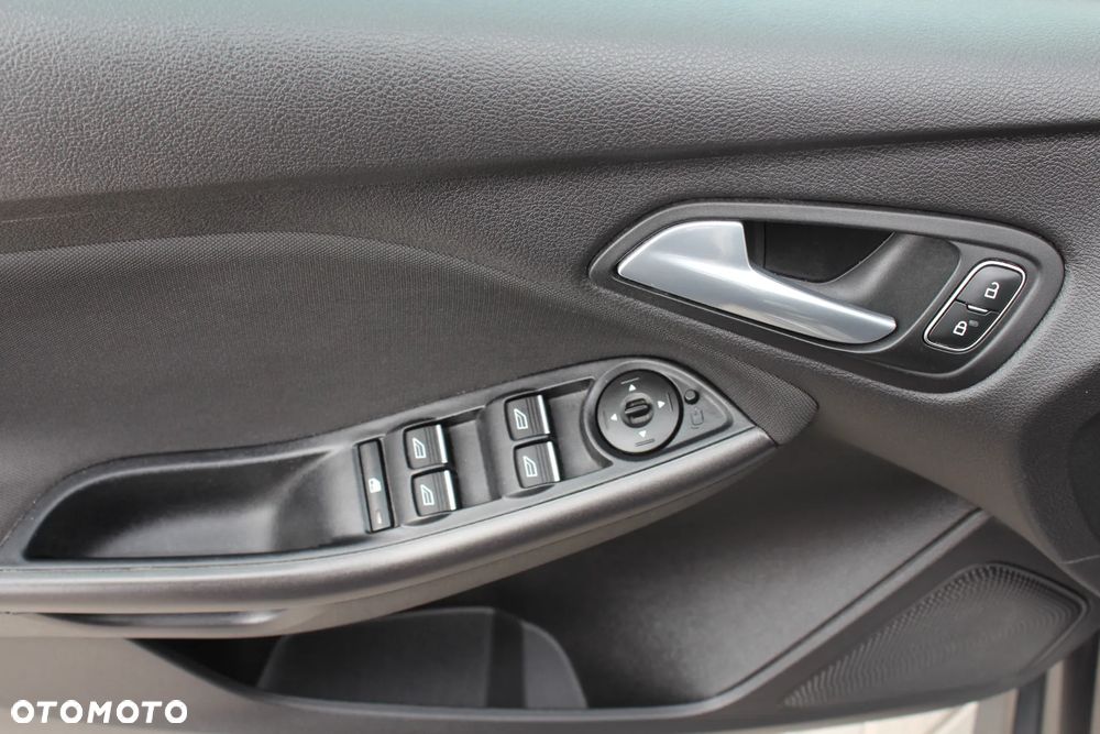 Ford Focus 1.0 EcoBoost Start-Stopp-System ST-LINE STYLE - 14