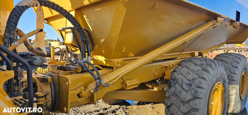Caterpillar CAT 735 Dumper - 10