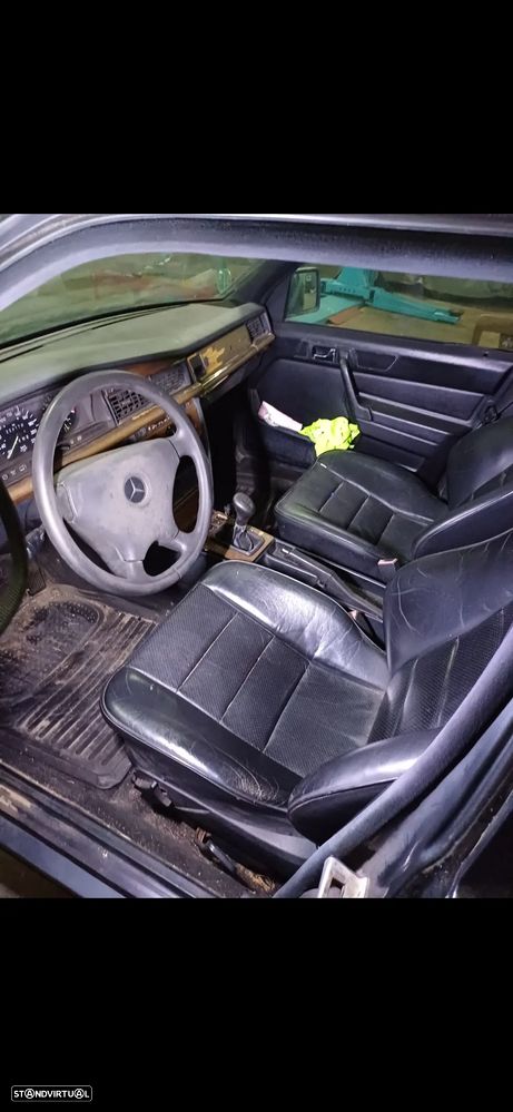 Mercedes-Benz W201 (1982-1993) 190 E 1.7 - 4