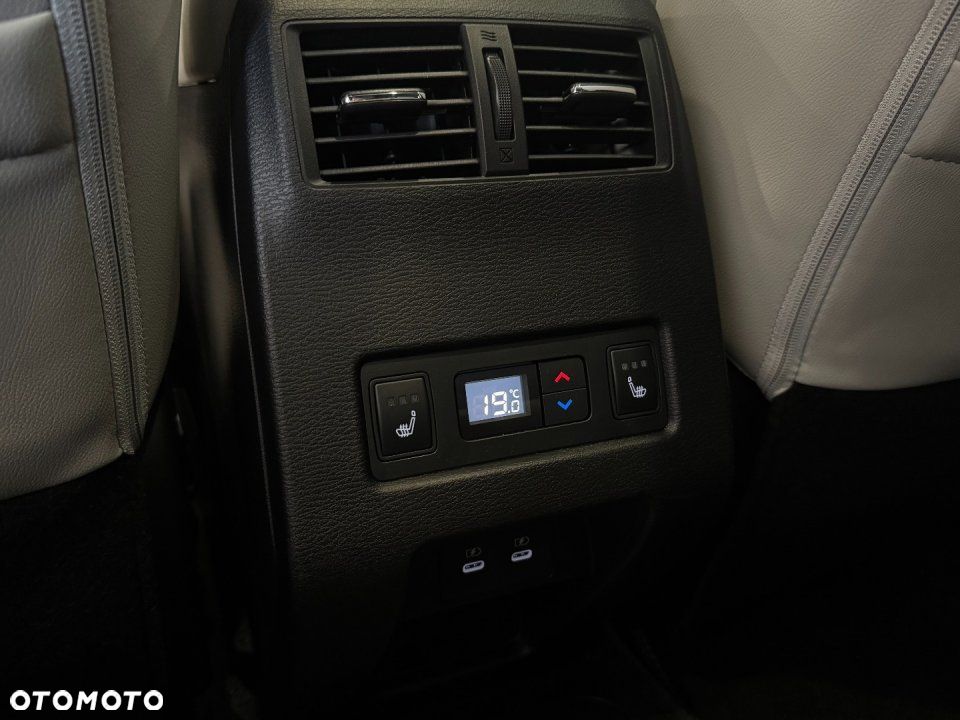 Mitsubishi Outlander - 12