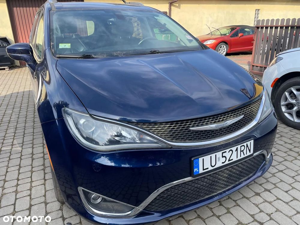 Chrysler Pacifica - 8