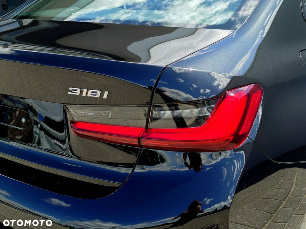 BMW Seria 3 318i M Sport - 10