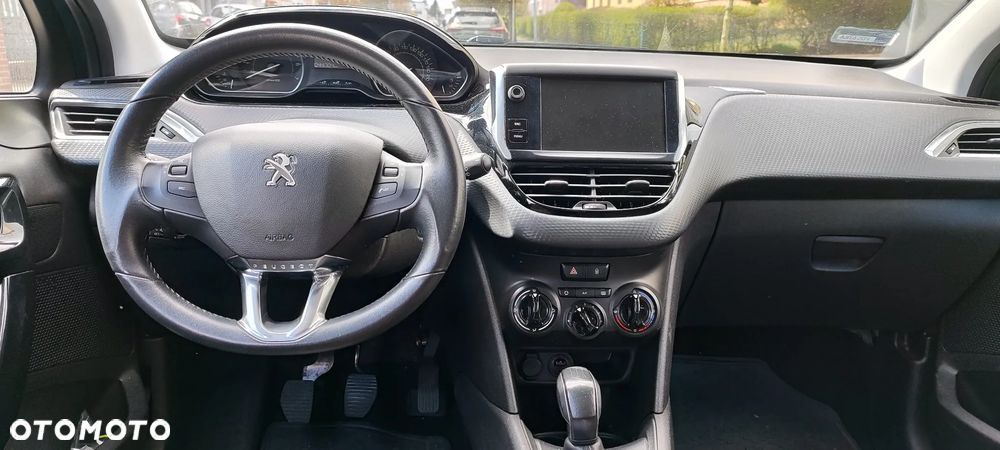 Peugeot 208 1.2 PureTech Style - 8
