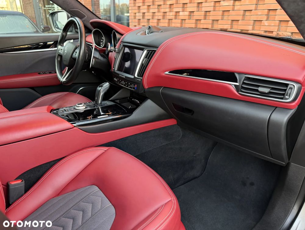 Maserati Levante Granlusso - 13