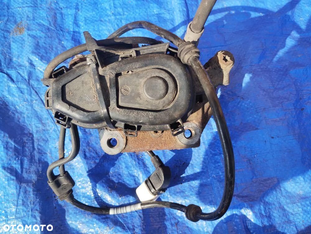 Mercedes W213 E Klasa Zacisk Hamulcowy Tył Tylny Prawy 300x24 A0044235898 - 5