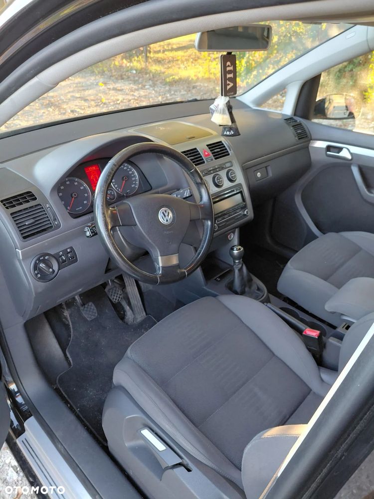Volkswagen Touran - 13