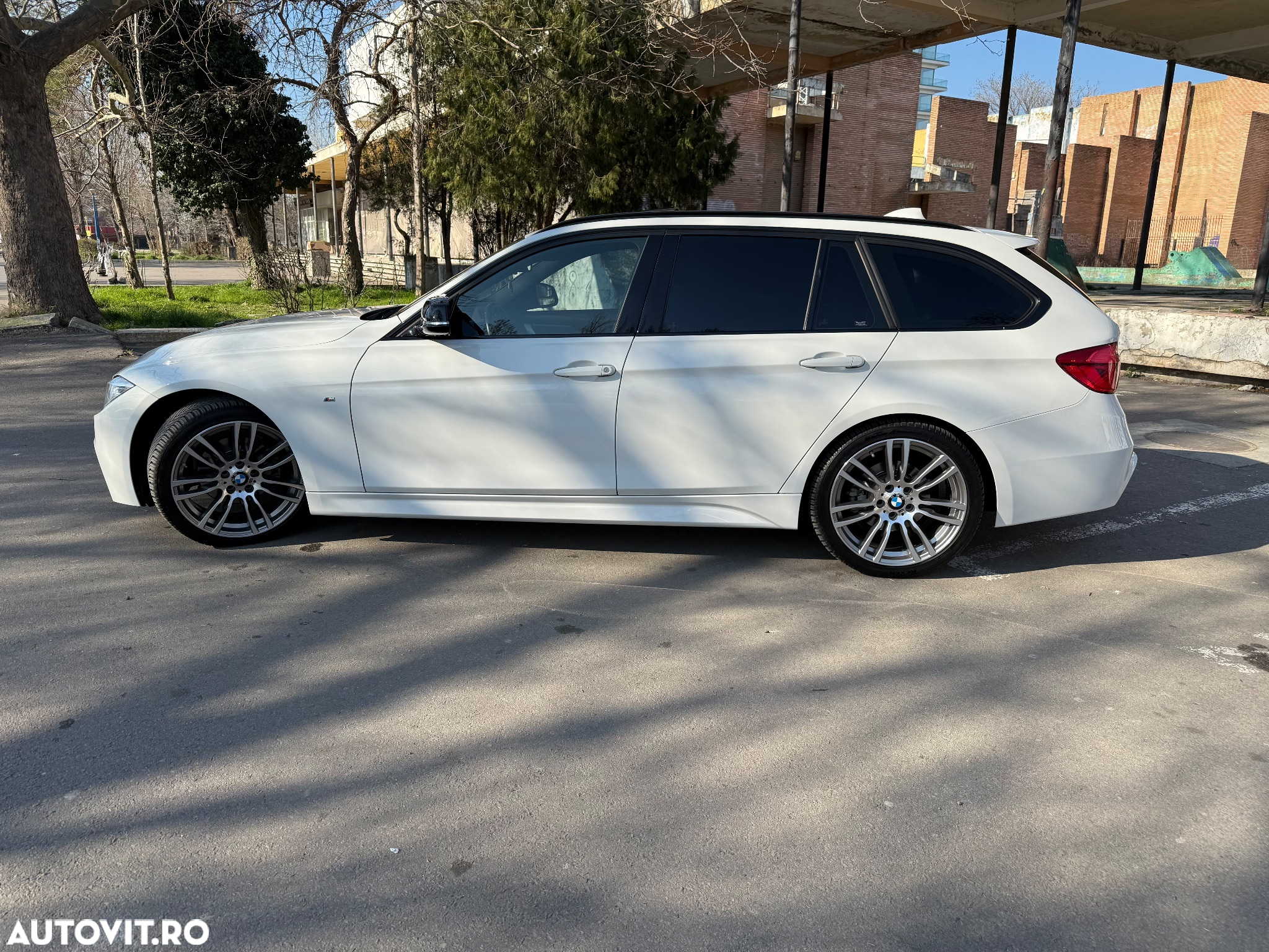 BMW Seria 3 320d Touring Aut. Edition M Sport Shadow - 4