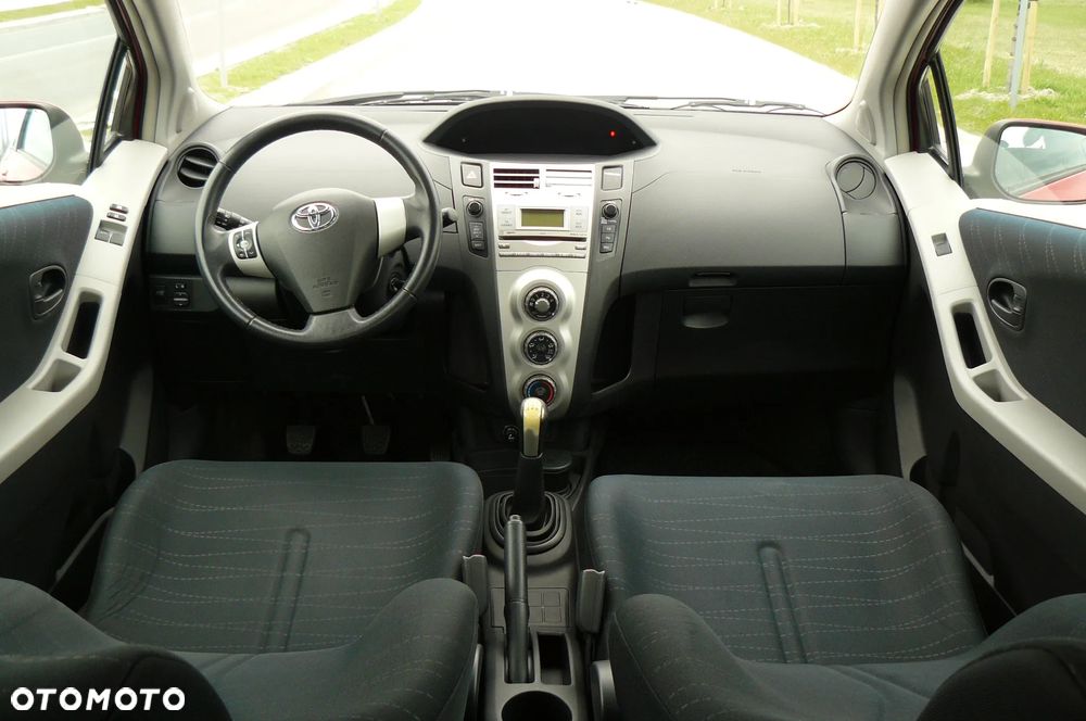 Toyota Yaris - 12