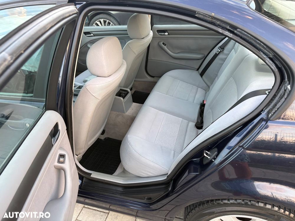 BMW Seria 3 318i - 10