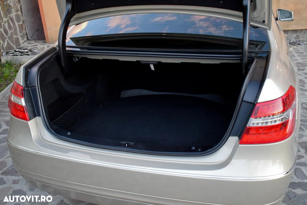 Mercedes-Benz E 220 CDI DPF BlueEFFICIENCY Automatik Avantgarde - 35