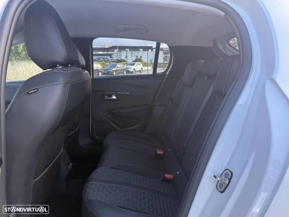 Peugeot e-208 50 kWh Allure - 38