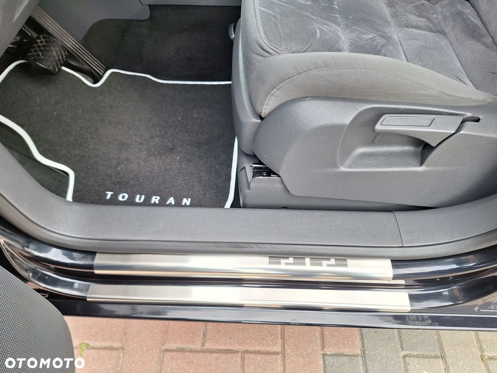 Volkswagen Touran 2.0 TDI DPF DSG Highline - 16