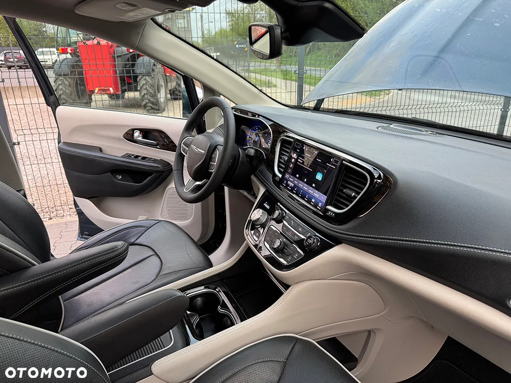 Chrysler Pacifica - 29