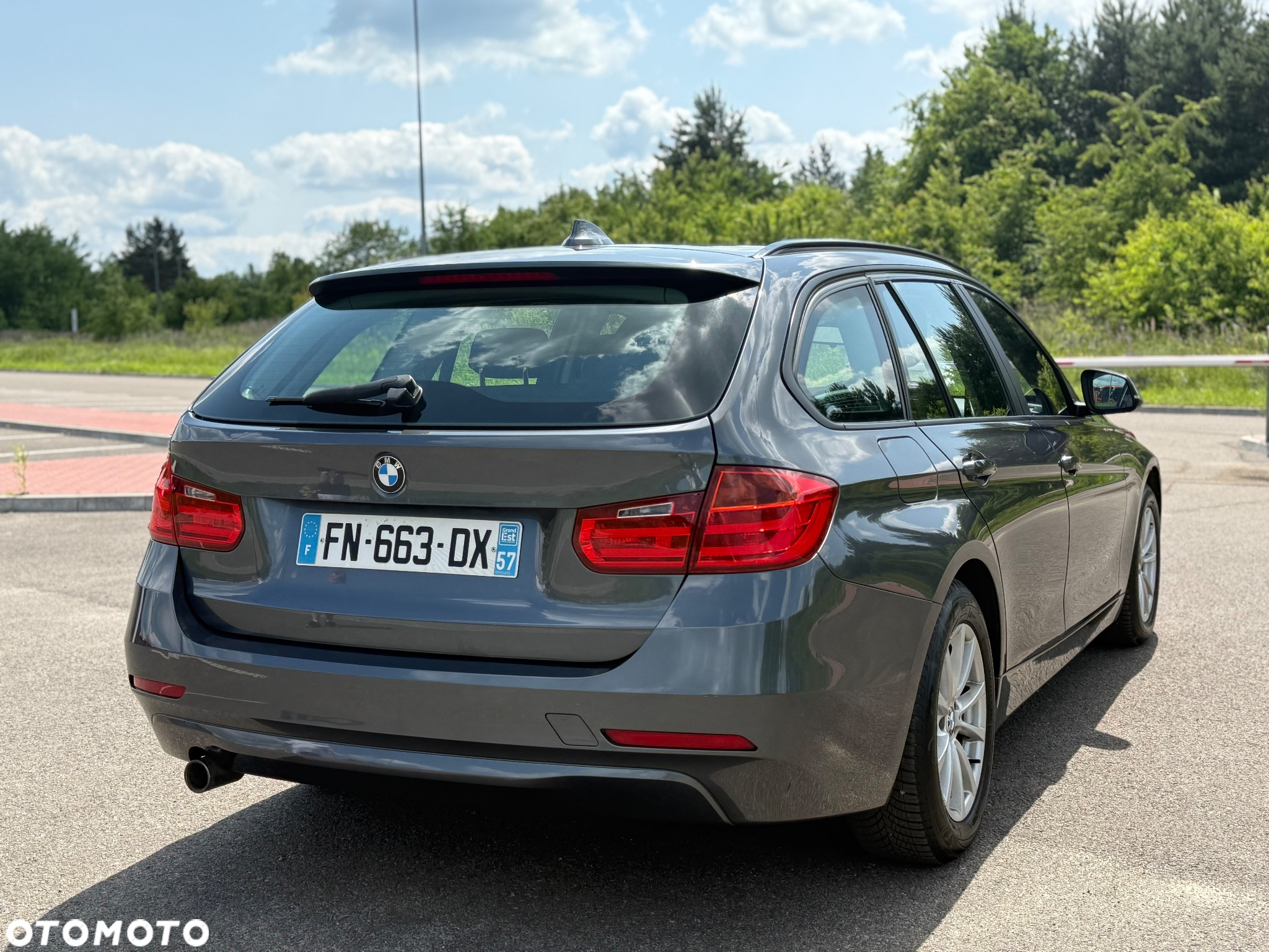 BMW Seria 3 318d Touring - 16