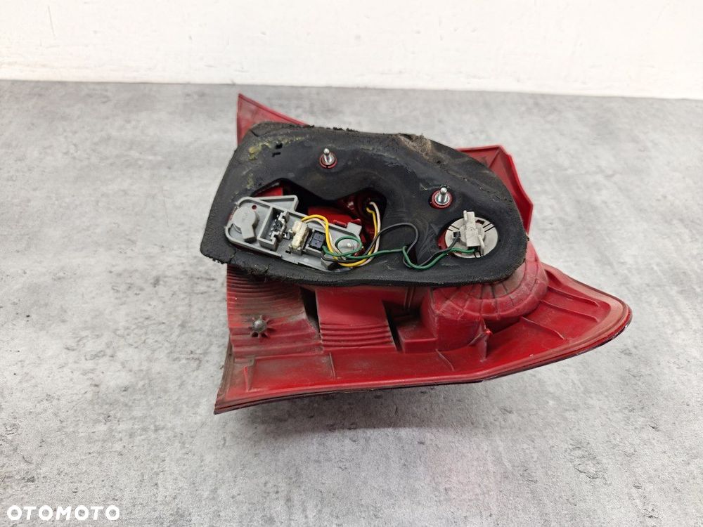 LAMPA TYLNA LEWA TOYOTA YARIS II  KOITO HATCHBACK - 6