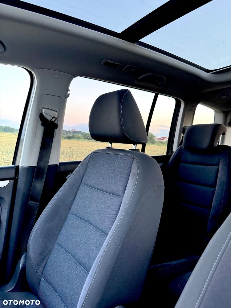 Volkswagen Touran - 25