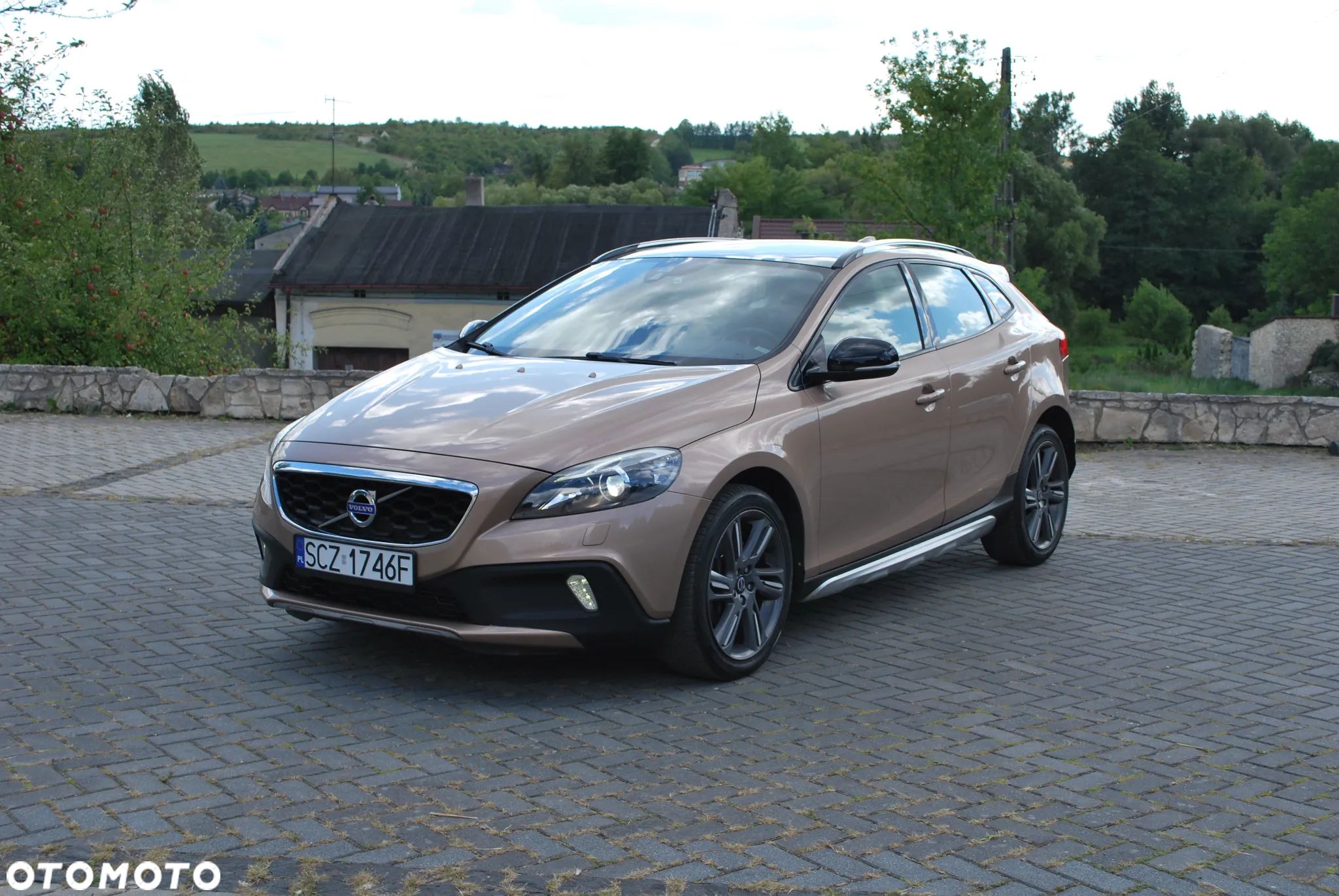 Volvo V40 Cross Country D4 Summum - 1