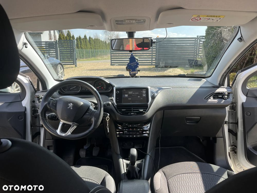 Peugeot 208 1.2 PureTech Allure - 12