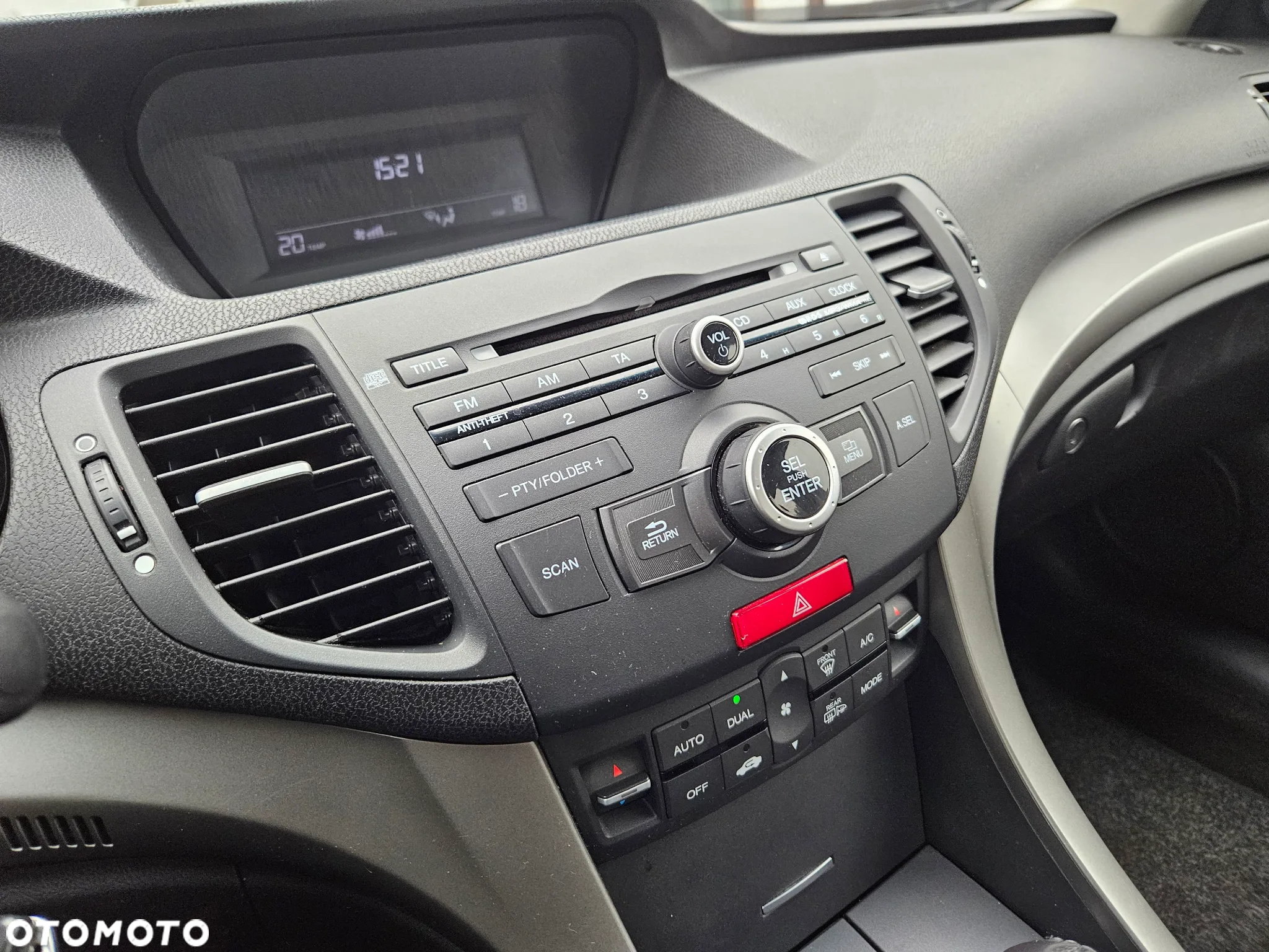 Honda Accord 2.0 Executive - 26