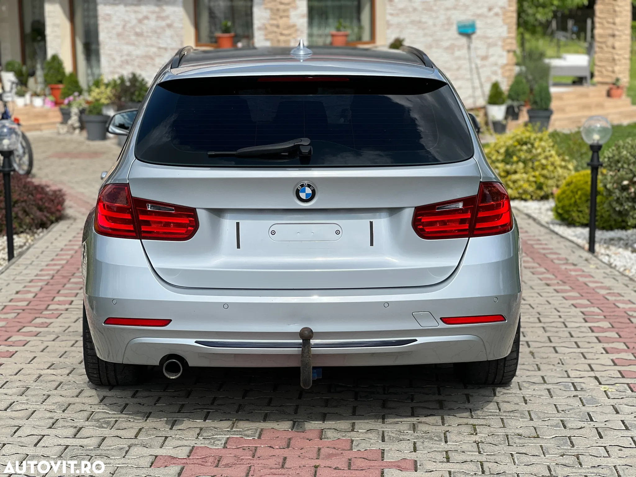 BMW Seria 3 318d Touring - 10