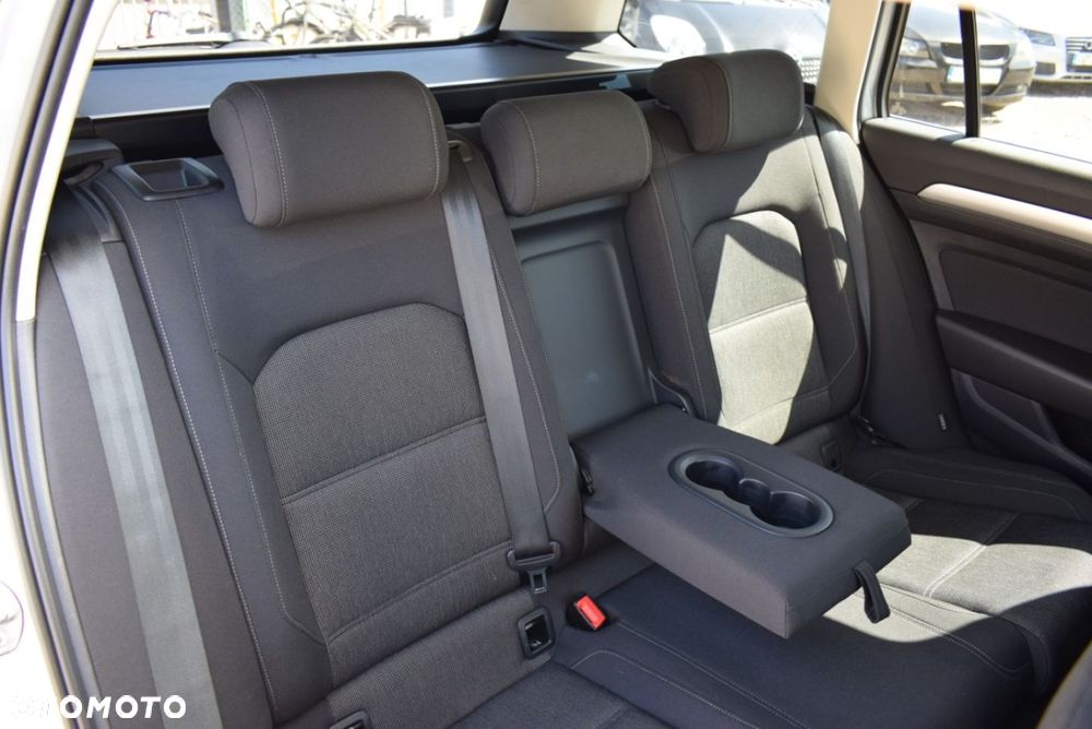 Volkswagen Passat - 25
