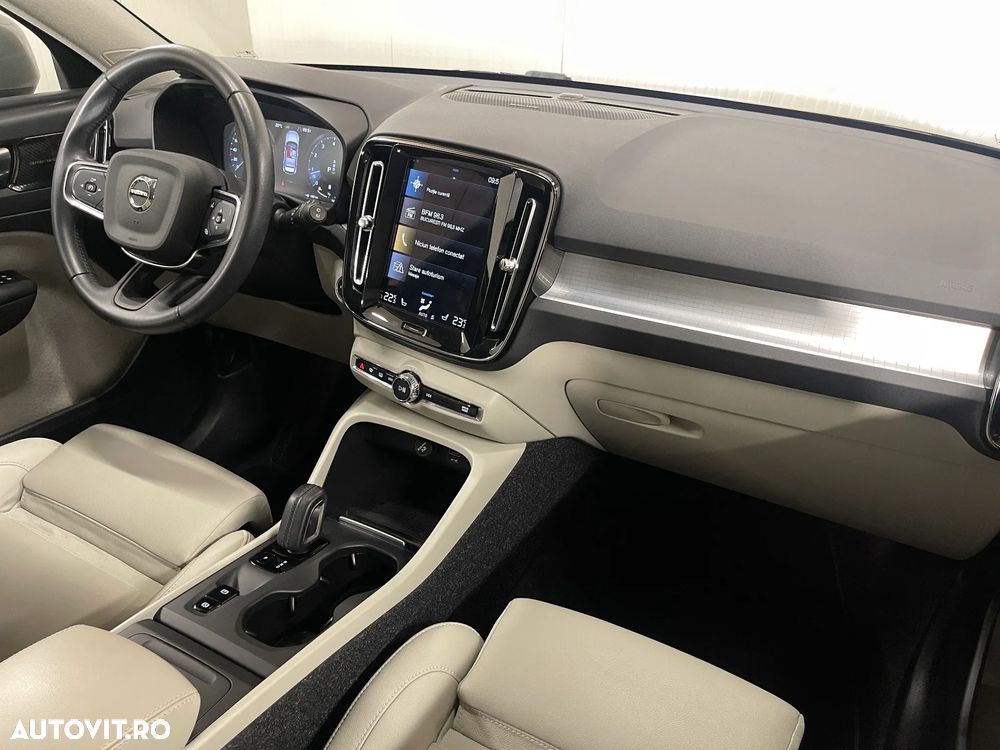 Volvo XC 40 B4 AT8 AWD Mild Hybrid Momentum Pro - 9