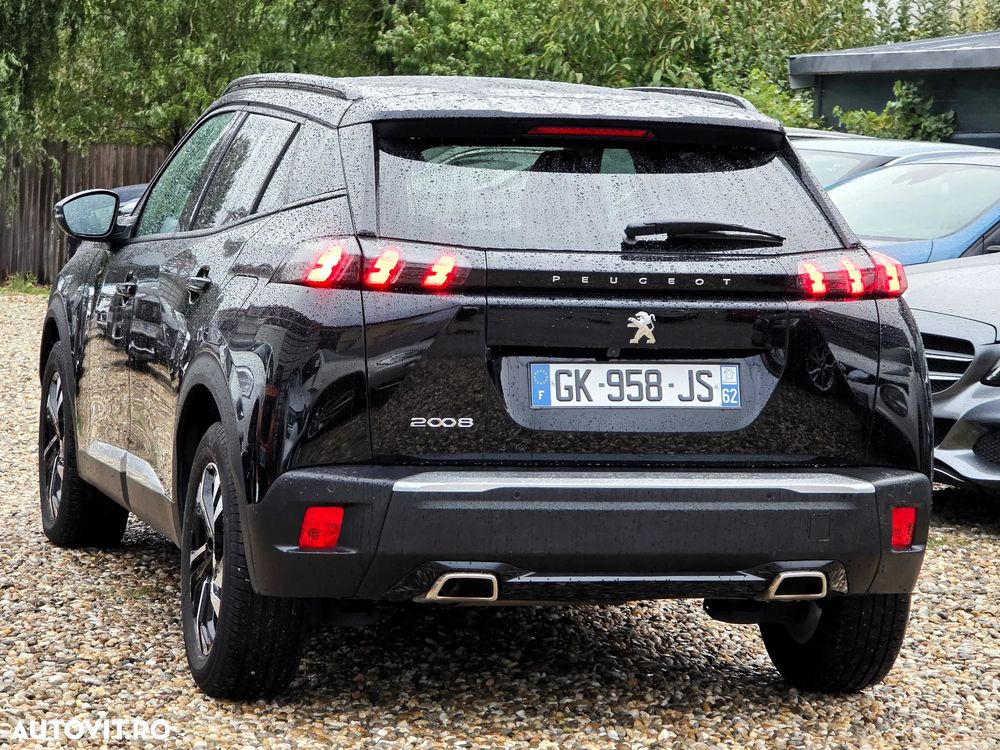 Peugeot 2008 PureTech 130 EAT8 GT - 10