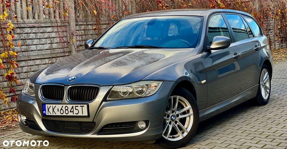 BMW Seria 3 318i Touring - 1