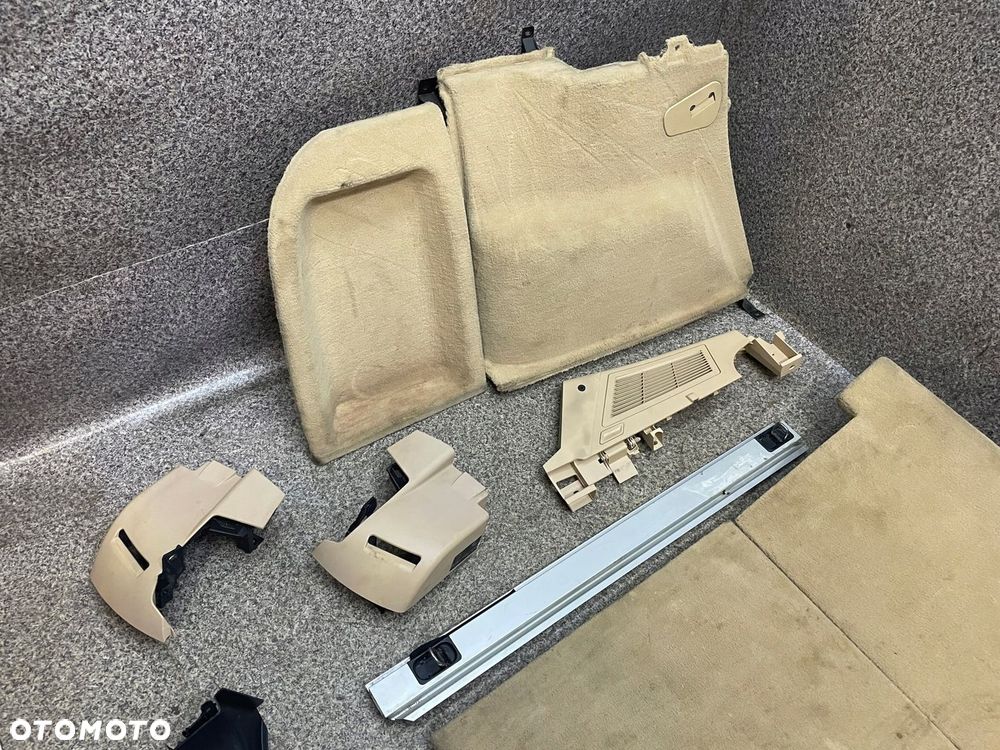 Wnetrze bagaznika tapicerka boczki podloga prog szyny BMW X3 E83 bezowe KPL - 5
