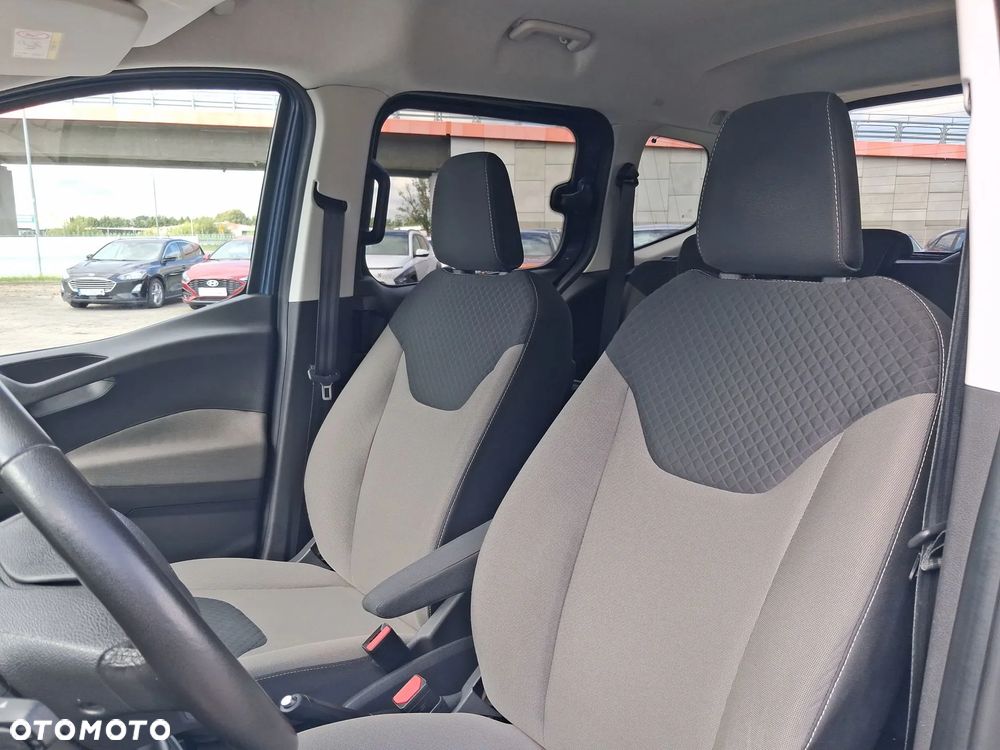 Ford Tourneo Courier 1.5 TDCi Titanium - 26