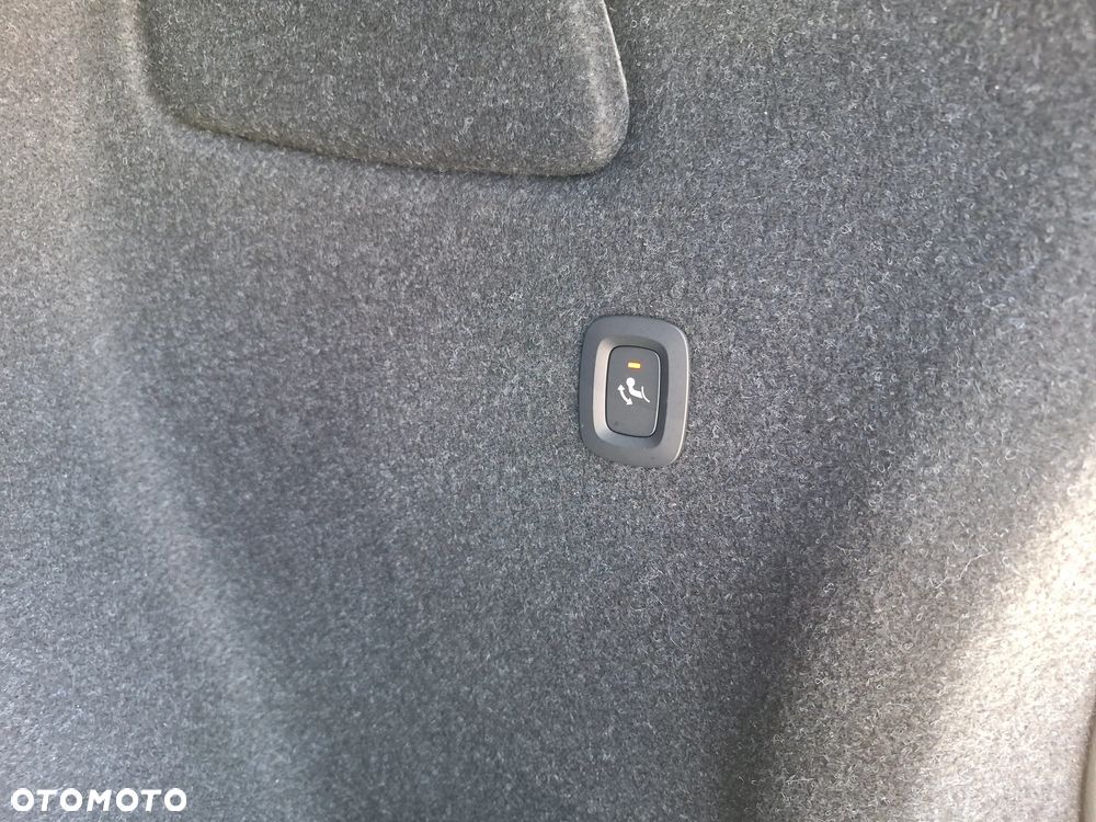 Volvo XC 40 B3 Ultra Dark - 17