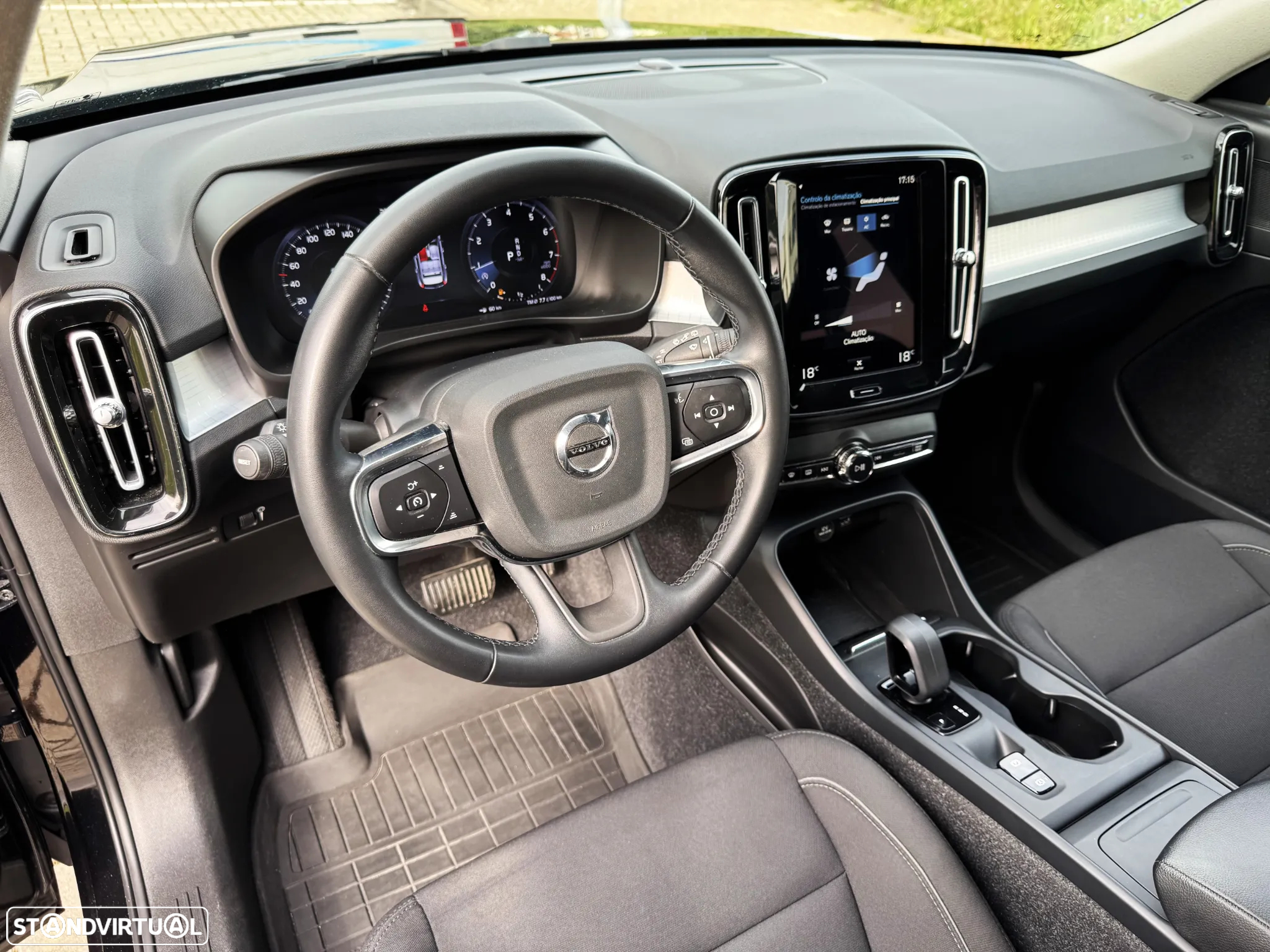 Volvo XC 40 1.5 T3 Momentum Geartronic - 5
