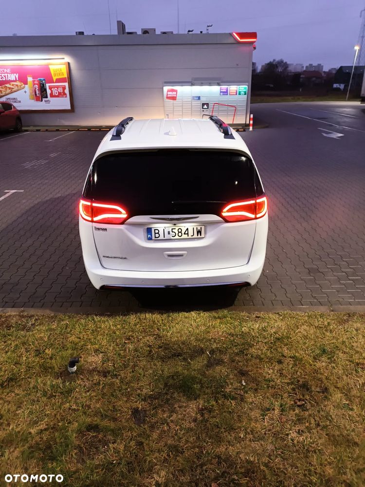 Chrysler Pacifica - 10