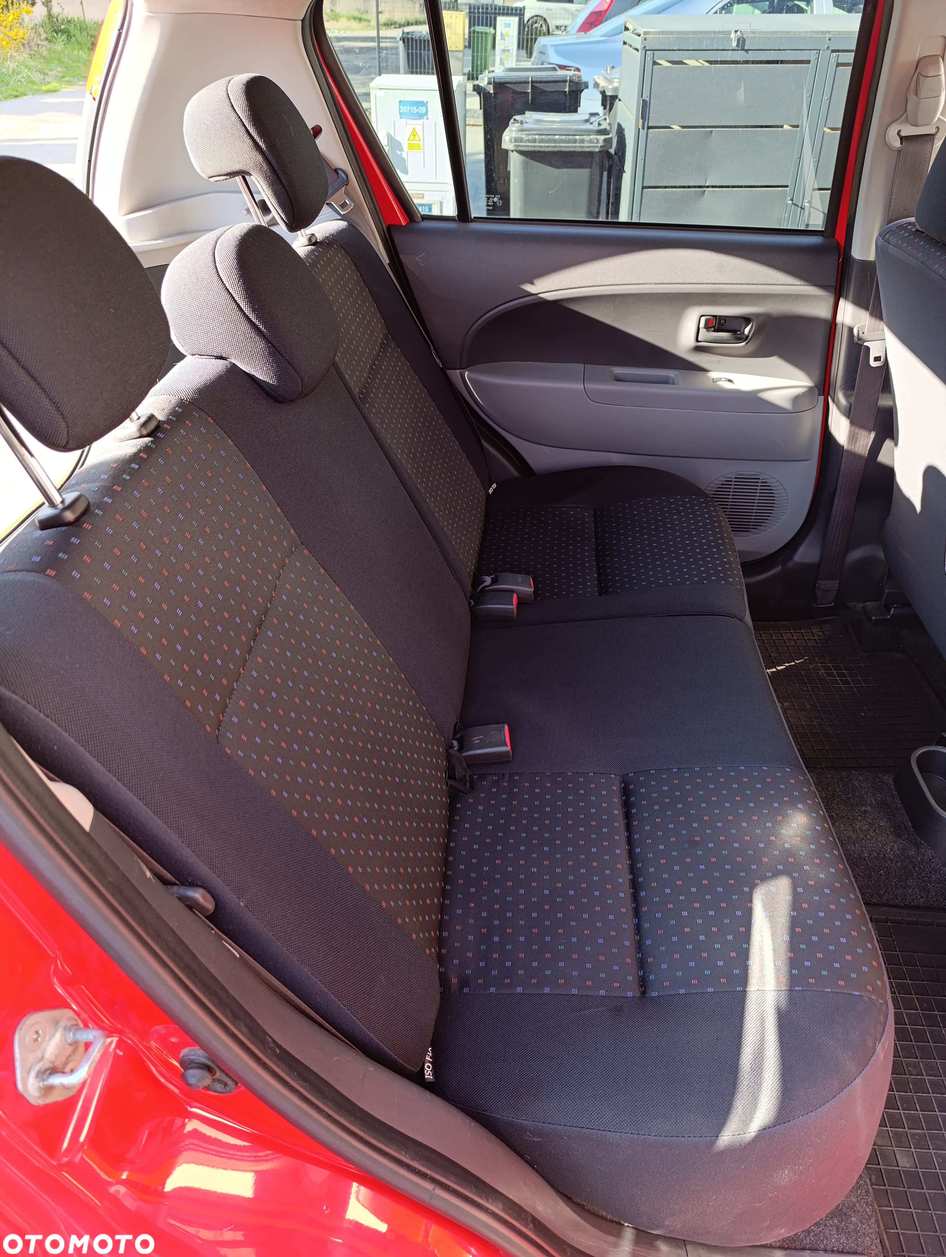 Daihatsu Sirion 1.0 - 9
