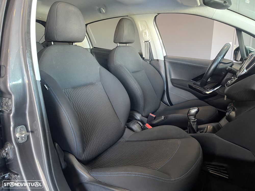 Peugeot 208 1.2 PureTech Signature - 16