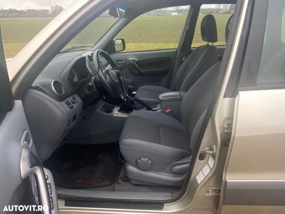 Toyota RAV4 D-4D 4x4 Executive - 12