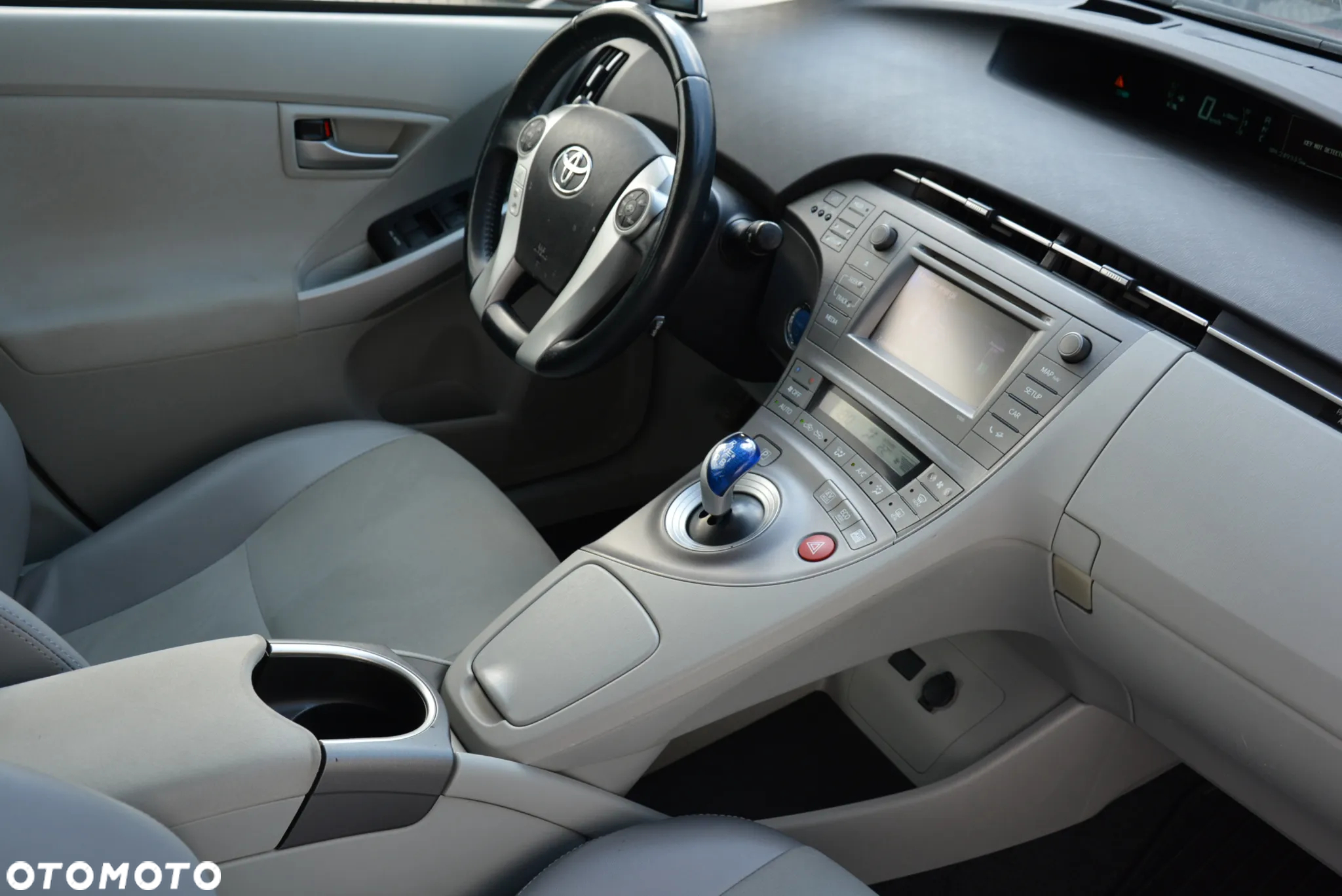 Toyota Prius 1.8 HSD Premium - 8