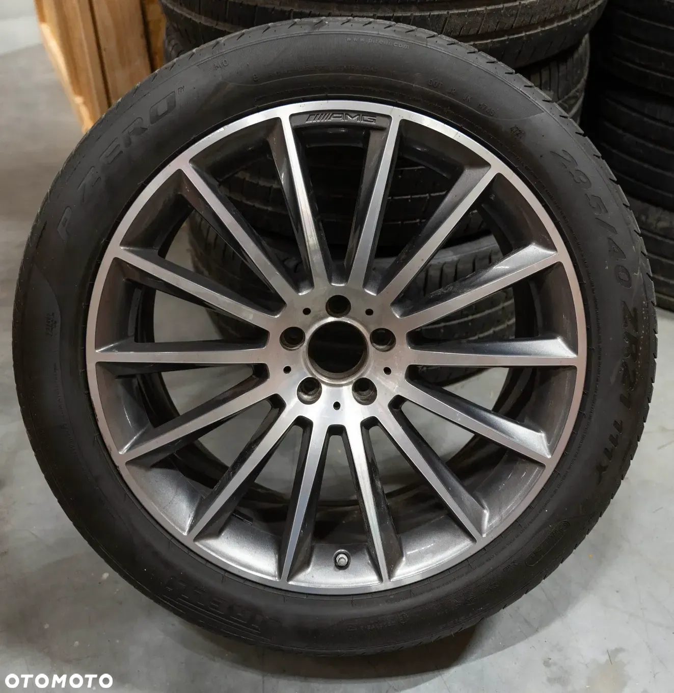 Mercedes-Benz GLS - 23