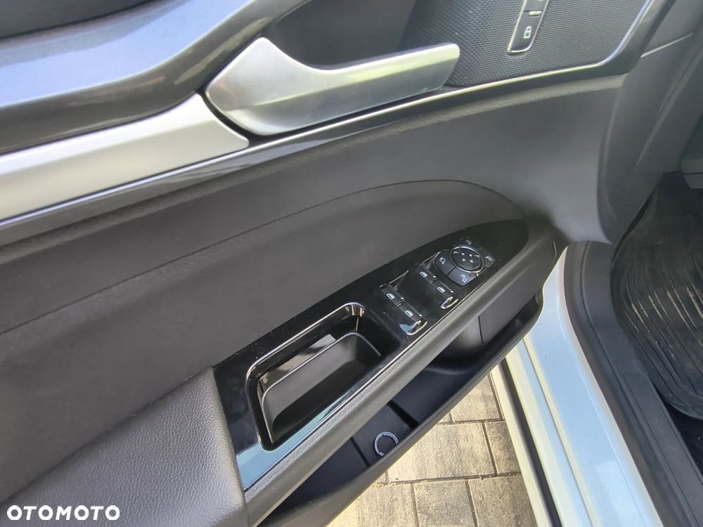 Ford Mondeo - 12