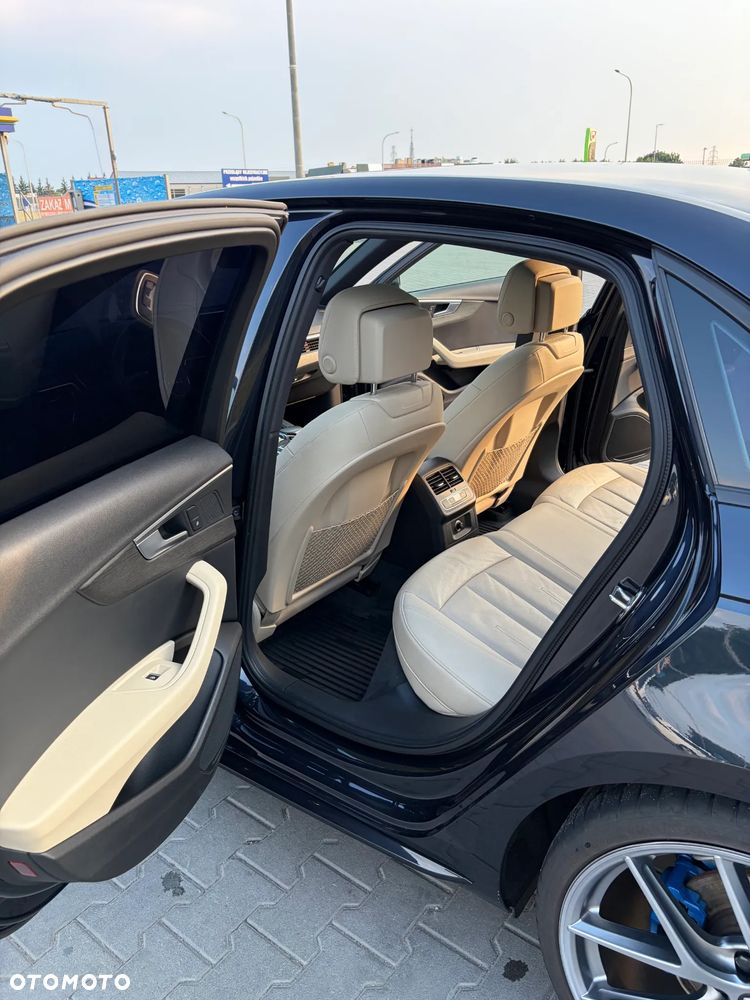 Audi A4 Limousine - 12