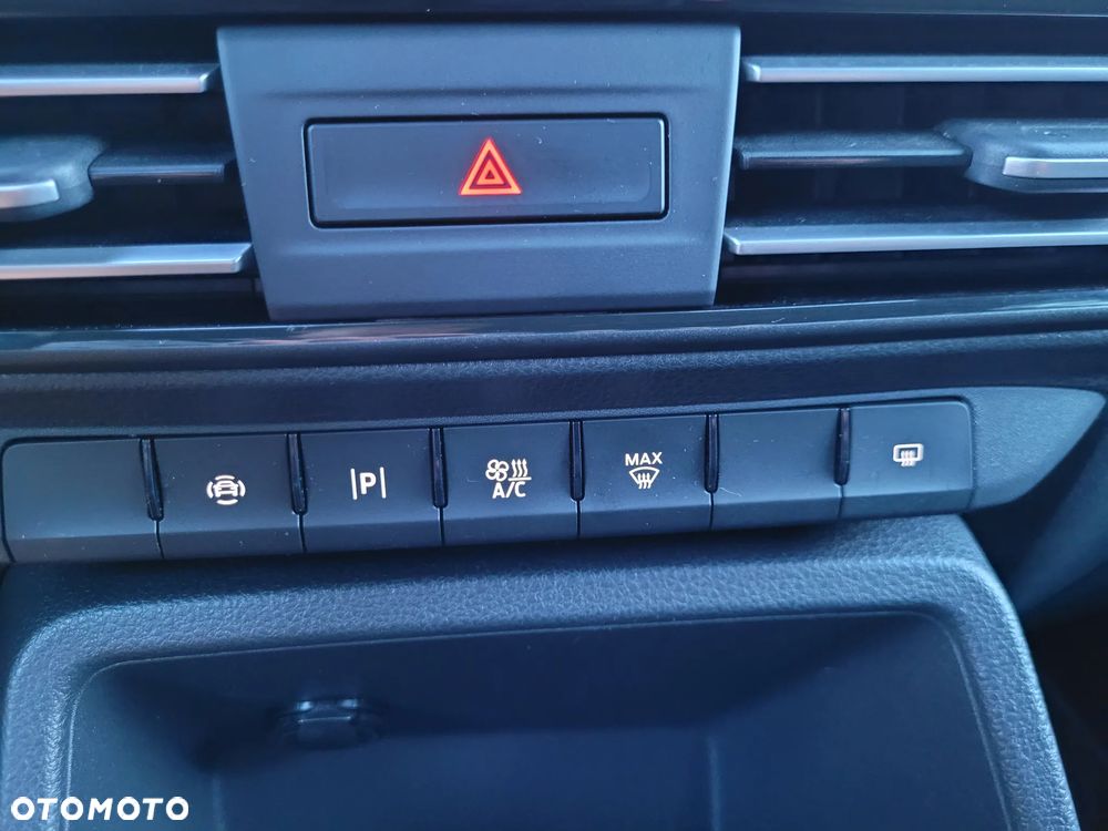 Ford Tourneo Connect 1.5 EcoBoost Titanium - 17