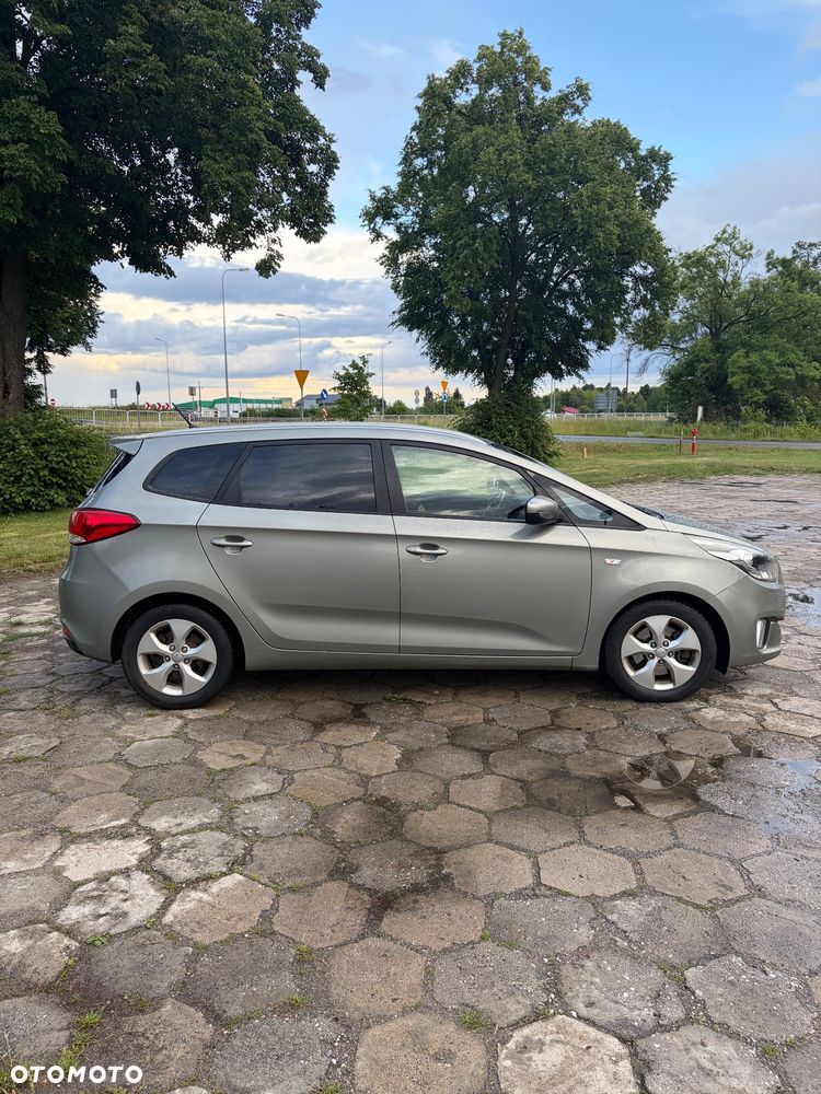 Kia Carens - 8