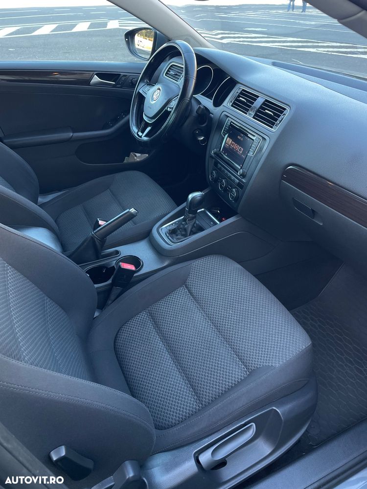 Volkswagen Jetta - 10