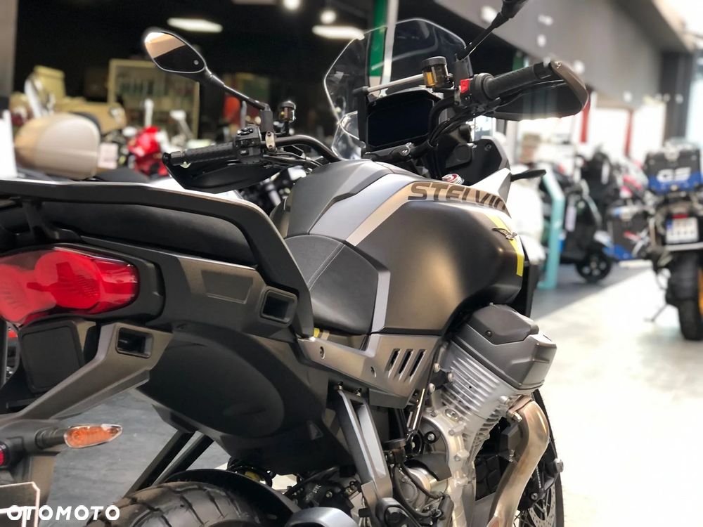 Moto Guzzi Stelvio - 12